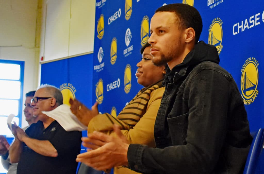 Steph Curry helps Warriors unveil renovated Richmond basketball courts