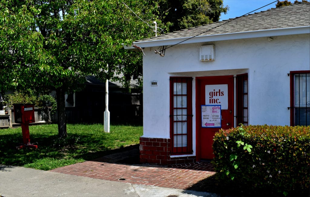 Richmond nonprofit to hold Mother's Day Paint and Sip fundraiser