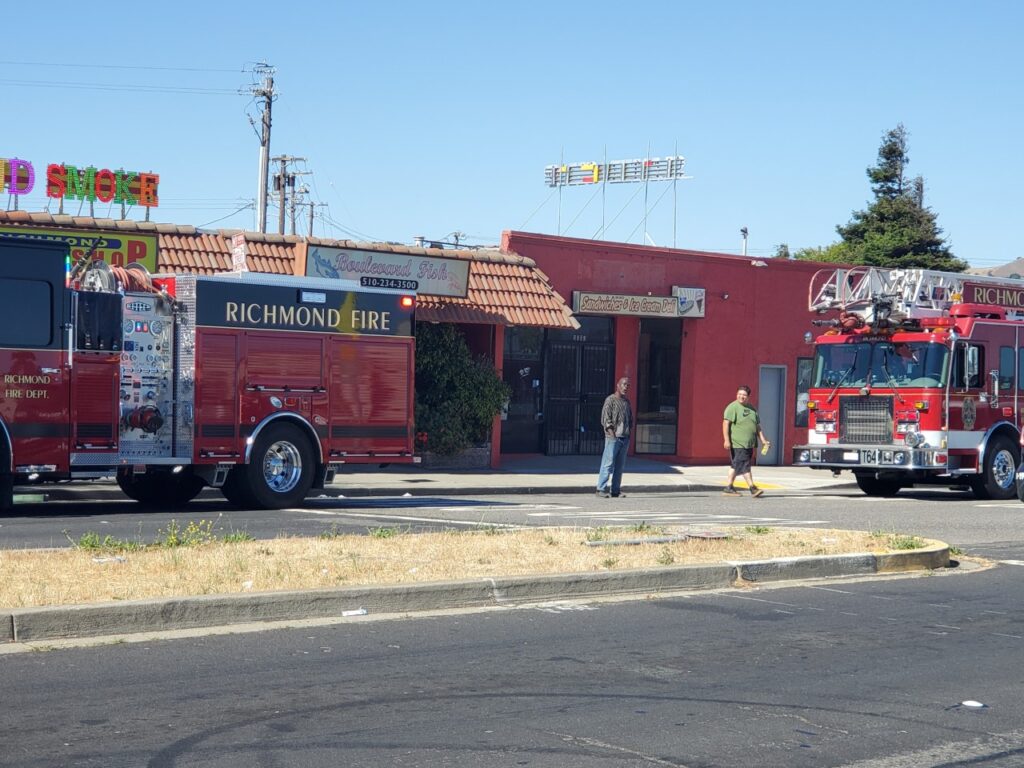 Firefighters prevent spread of Richmond debris fire