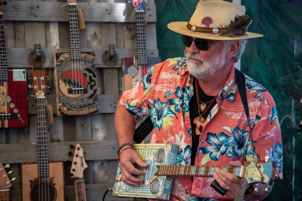 A Few of My Favorite Things: Steve Zwetsch’s Cigar Box Guitars