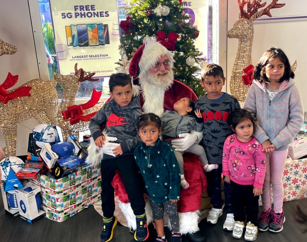 Over 250 kids get toys, meet Santa at Richmond Metro By T-Mobile