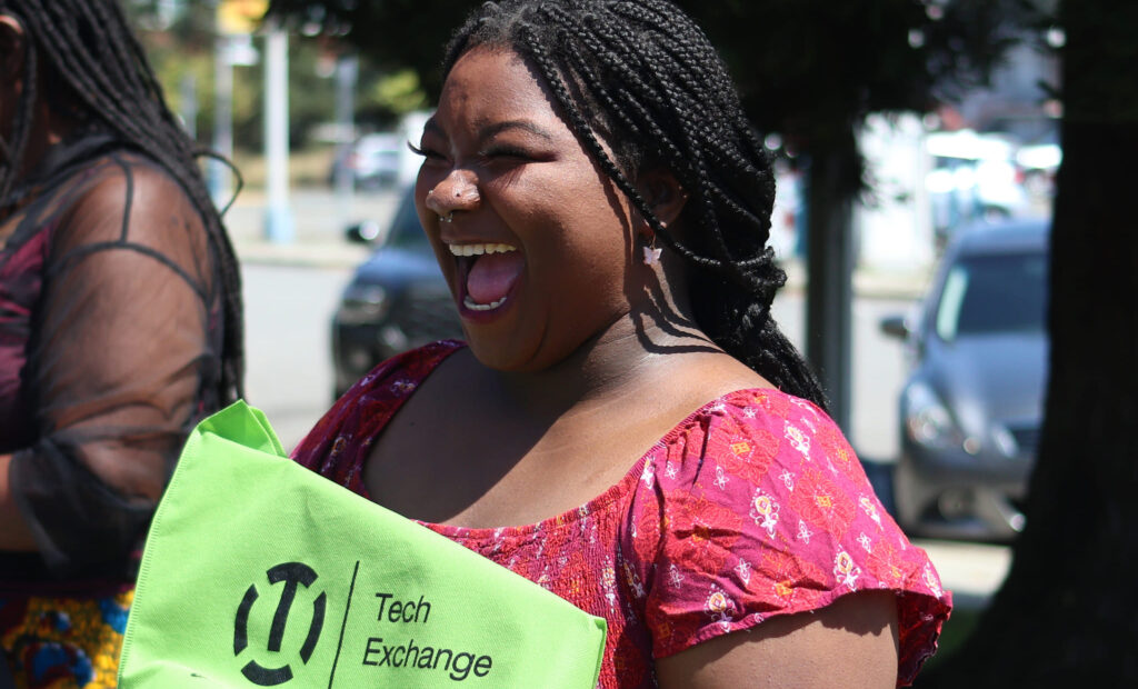 Richmond Promise distribute laptops to college-bound students