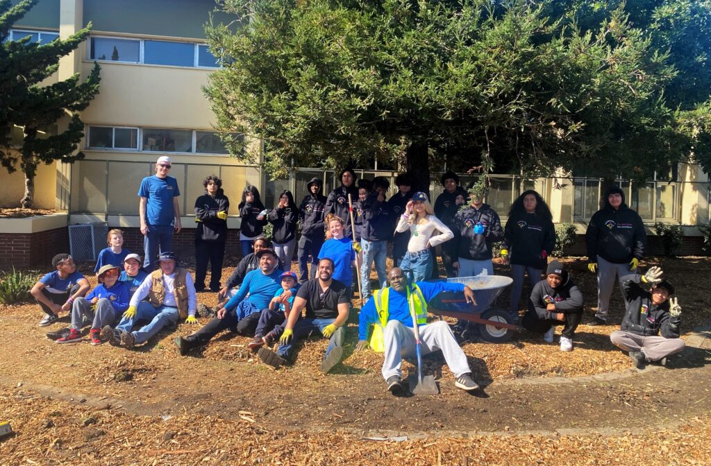 Volunteers, city staff band spruce up Richmond Recreation Complex