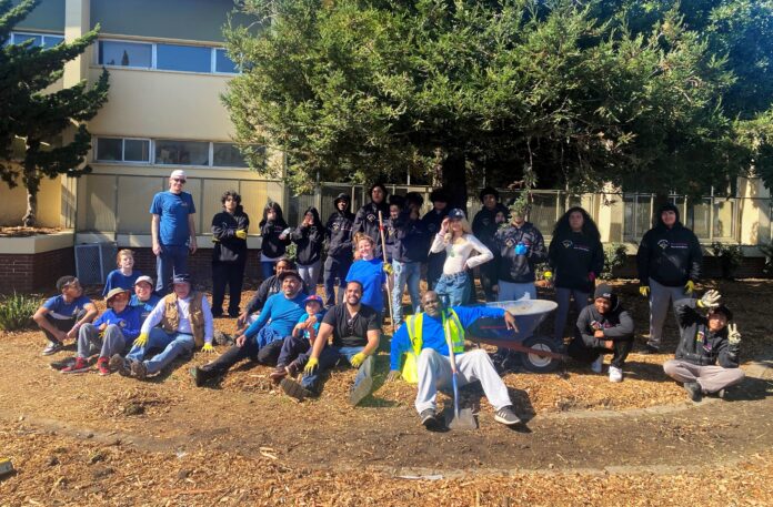 Volunteers, city staff band spruce up Richmond Recreation Complex