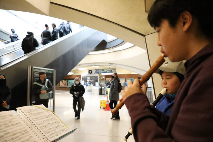 For participating musicians, BART requires that they not affix any signs on the walls, do not use amplified music, and only perform in non-paid areas of the stations. Bach in the Subways requires that participating musicians not solicit tips or accept any money as it is meant to be a shared gift of musical joy.