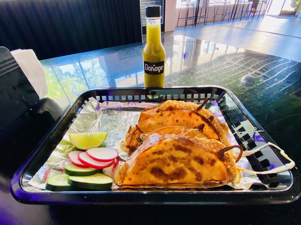 El Garage sizzles up American dream