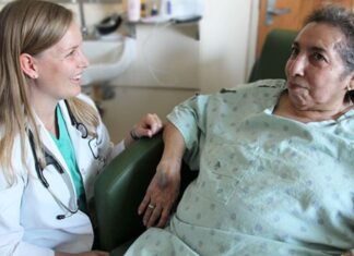 El Programa de Residencia en Medicina Familiar del Condado de Contra Costa celebra 75 años de formación de médicos. Contra Costa Family Medicine Residency Program marks 75th anniversary