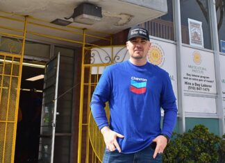 Manos a la obra: Jesse Palmer en Richmond Jesse Palmer rolls up his sleeves for Richmond