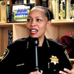 La jefa Bisa French se jubilará tras 27 años de servicio en Richmond Chief Bisa French, the first woman and also the first woman of color to lead the Richmond Police Department, announced she will retire effective Dec. 1, 2025, concluding a 26-year career during which she rose up the ranks. Chief French began her tenure with the department in 1998 as a police officer. Over the years, she served as a sergeant, lieutenant, captain and deputy chief. She was appointed as police chief in 2020. Chief French is being hailed for her emphasis on building trust between police and community members. Despite efforts by City Council to defund the RPD in recent years, Chief French oversaw some of the city's lowest homicide rates. The department credits her with expanding de-escalation training, improving technology and deepening collaboration with residents and local organizations. "Serving the City of Richmond has been the honor of my life," said Chief French. "Leading this department and working alongside the men and women of RPD-whose commitment and compassion inspire me every day-has been the highlight of my career. I am deeply grateful for the trust placed in me and proud of what we have accomplished together." The City of Richmond will initiate a search for a new police chief.