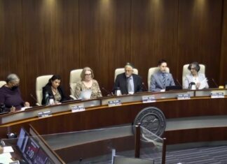 La comunidad teme que la mayoría del concejo alineada con la RPA dirija los $550 millones provenientes de Chevron a intereses especiales Community concerned RPA council majority will steer $550M Chevron windfall to special interests